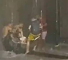 Moradores salvam mulher arrastada pela água durante chuva em Teresina