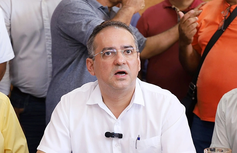 Prefeito de município no Piauí entra com queixa-crime contra radialistas após ser chamado de 'ladrão'