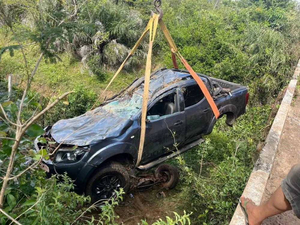 Grave acidente deixa três mortos e três feridos no interior do Piauí; caminhonete caiu de uma ponte