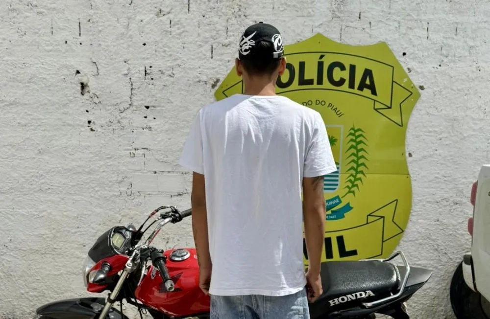 Jovem motociclista é preso após pilotar em alta velocidade e dar ‘grau’ em Água Branca
