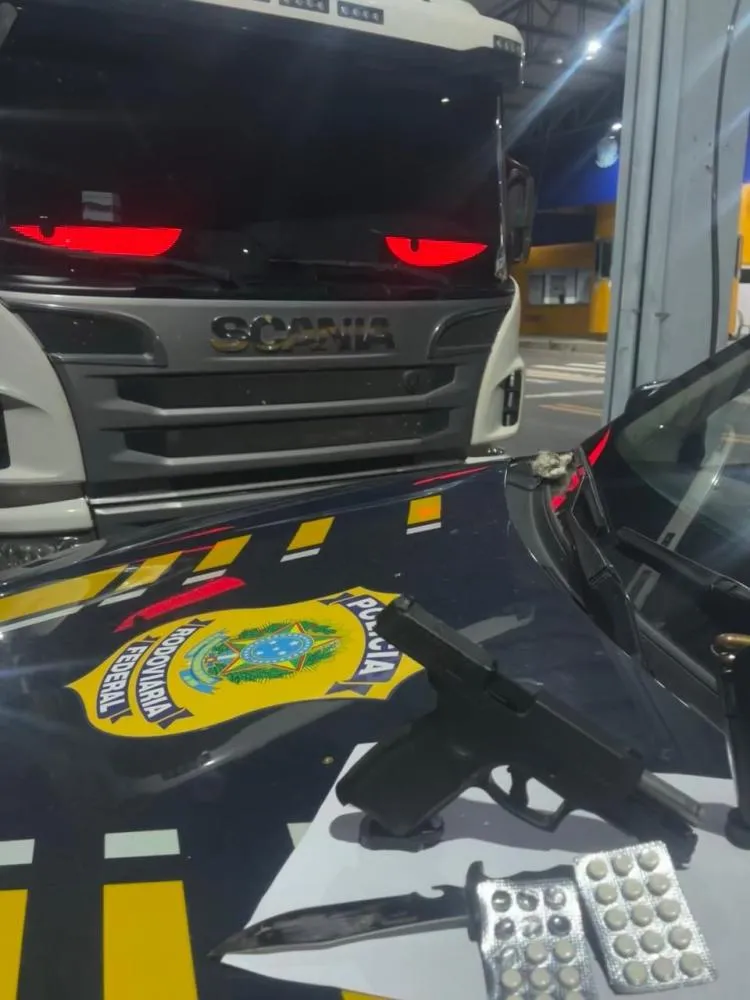 PRF apreende arma de fogo, munições e anfetaminas durante fiscalização na BR-316 em Valença