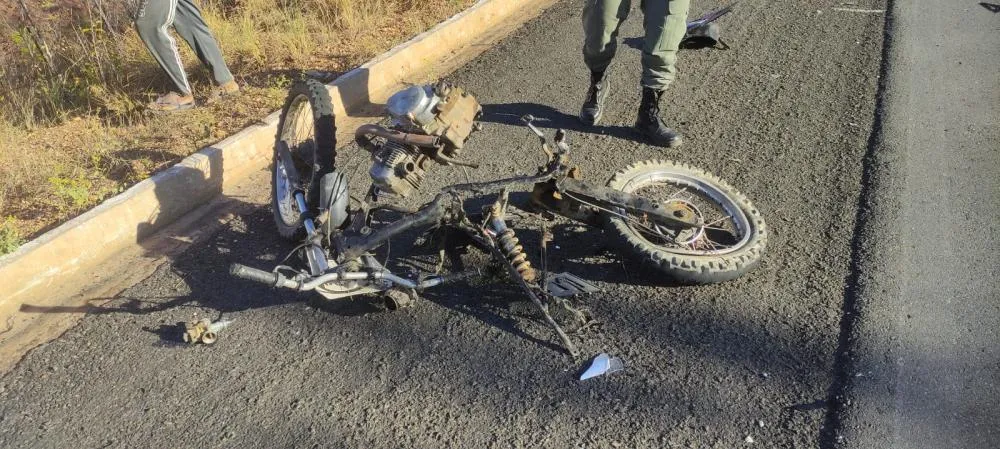Jovem de 18 anos morre em colisão frontal entre carro e moto na BR-343, em Amarante