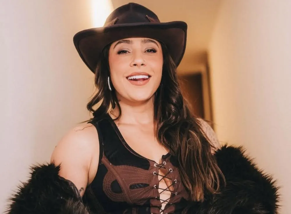 Avião com cantora Lauana Prado faz pouso de emergência após porta abrir em voo