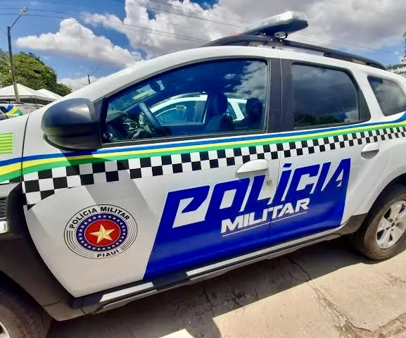 Caminhão roubado é recuperado e motorista preso em Barro Duro