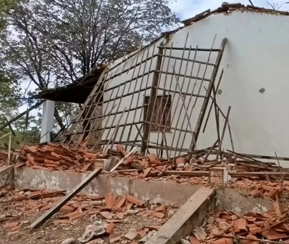 Teto desaba e deixa 10 pessoas feridas durante evento religioso no interior do Piauí