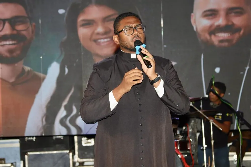 Festejos de São Gonçalo do Piauí têm noite católica marcada por fé, música e grande público