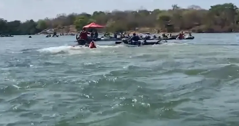 Canoa com três pessoas da mesma família vira durante travessia no Rio Parnaíba