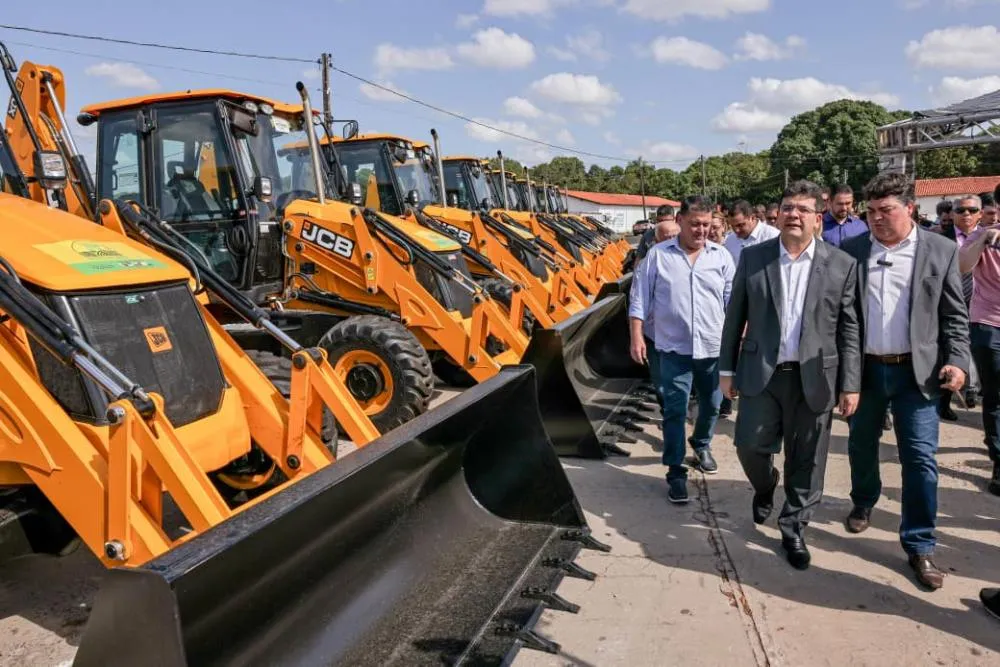 28 municípios do Piauí são contemplados com máquinas agrícolas de grande porte; veja