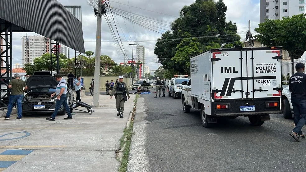Motociclista morre e motorista fica gravemente ferida em acidente em avenida de Teresina