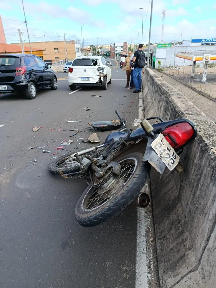 Motociclista cai de viaduto após colisão na zona Sul de Teresina