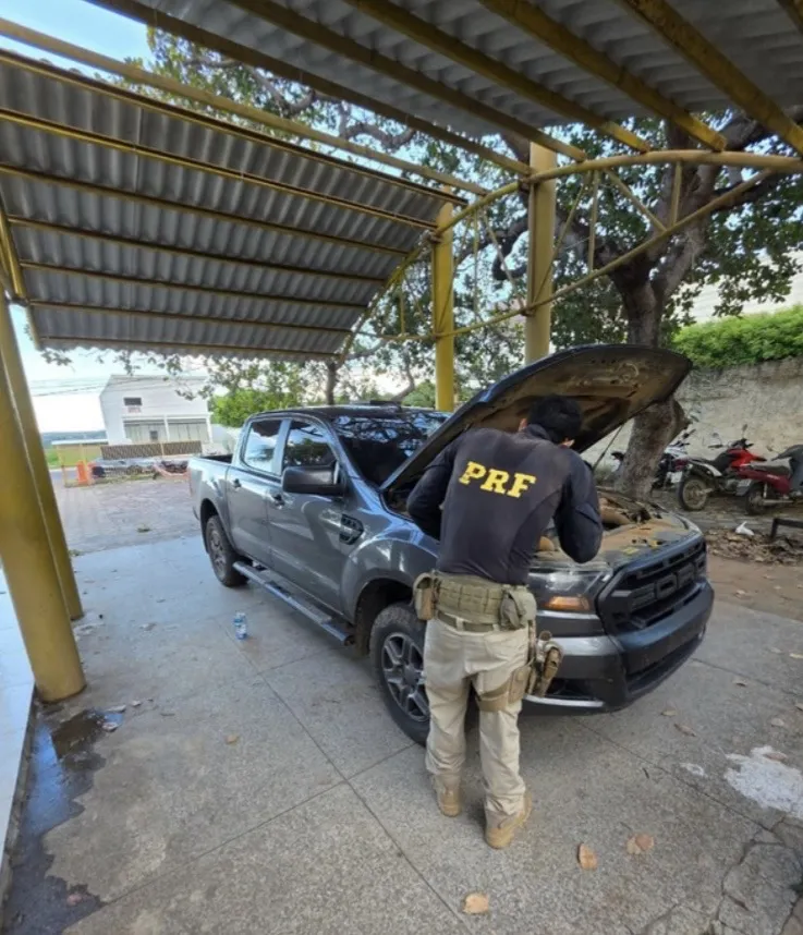 PRF recupera caminhonete roubada em SP na cidade de Bom Jesus