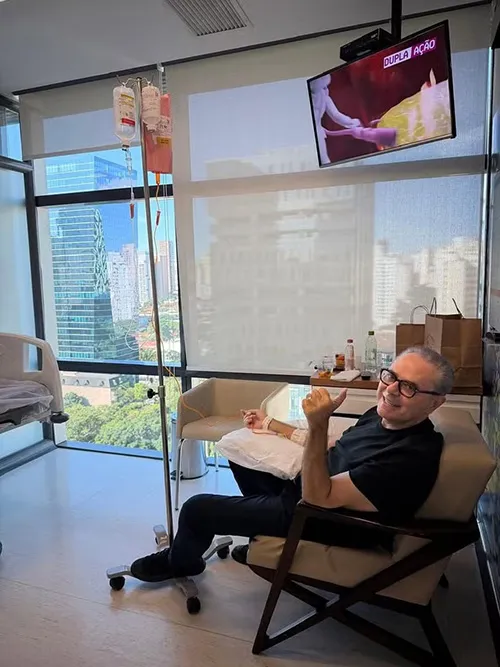 Narrador Luís Roberto revela início de tratamento contra tumor