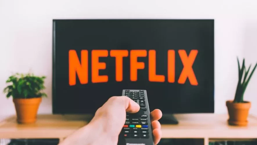 Netflix vence ação e pode seguir cobrando por senha dividida