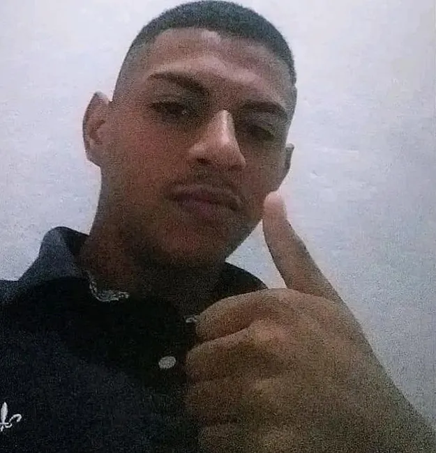 Jovem de 24 anos é executado a tiros em bar na Vila Irmã Dulce