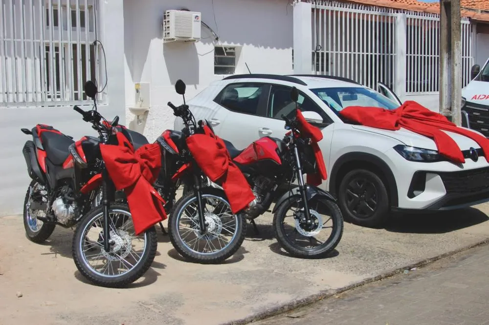 Hugo Napoleão recebe quatro veículos 0 km para reforçar serviços públicos