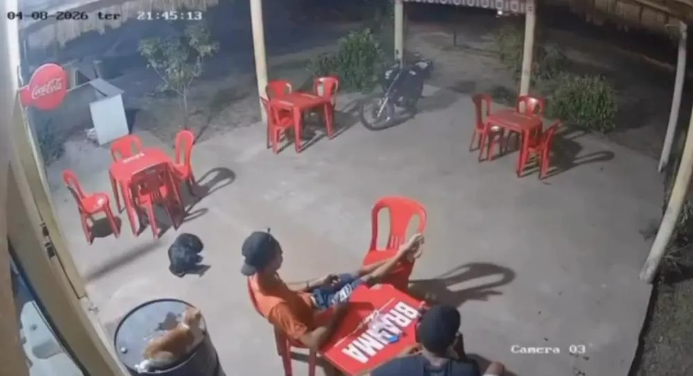 Homens armados invadem estabelecimento e roubam celulares em Campo Maior