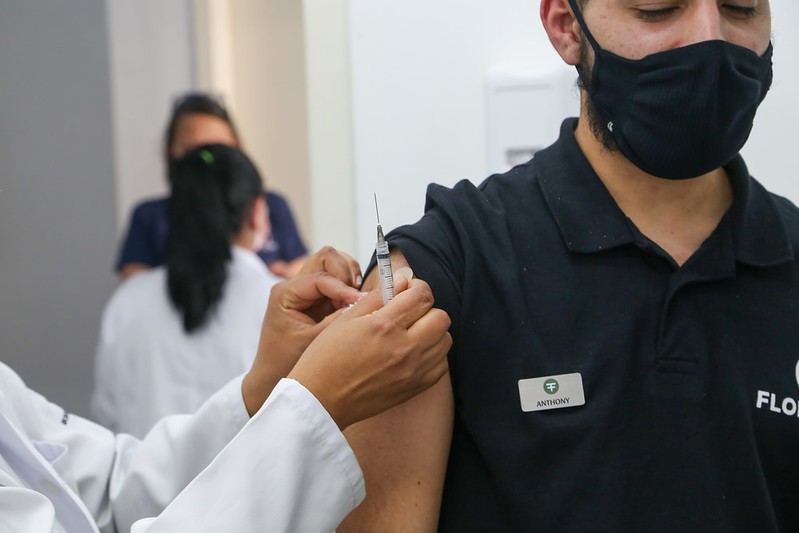 SP antecipa para 21 dias aplicação da segunda dose da vacina da Pfizer em adultos